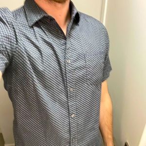 Medium men’s short sleeve button down